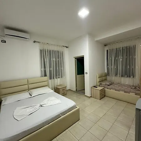 Nana E Detit * Shëngjin